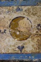 Freskótöredék, Salus Augusta Temple-Cryptoporticus, Urbs Salvia ókori római városa, Urbisaglia, Marche, Olaszország (fotó)