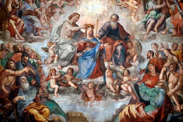A Szűz megkoronázása. Freskó. San Donato-templom. Genova. Olaszország.